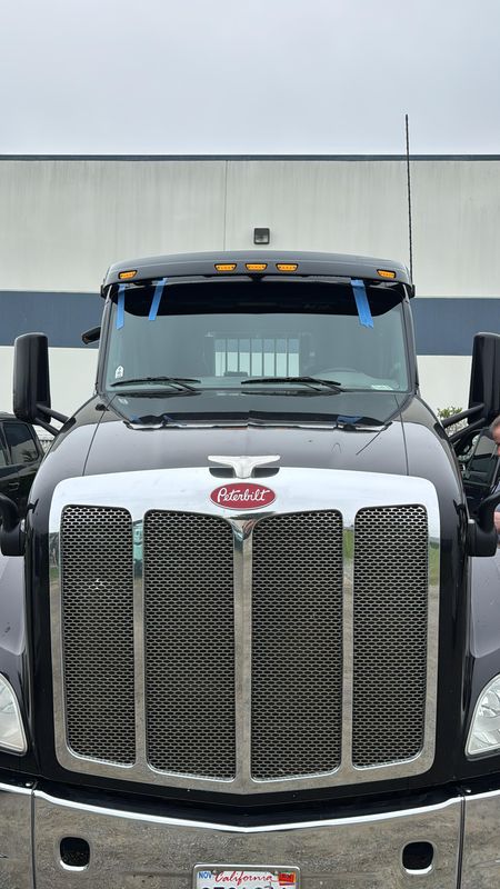 Peterbilt semi-truck windshield replacement — commercial fleet service Palo Alto