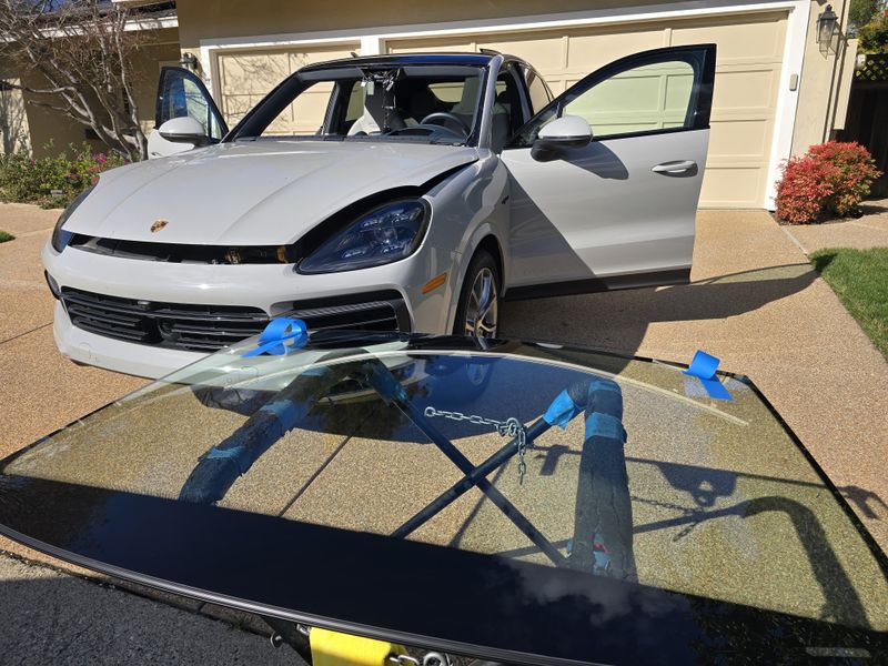 Porsche Cayenne windshield replacement — mobile auto glass Palo Alto
